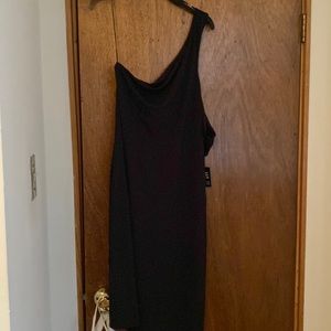 One Shoulder Black casual dress Size XL never worn from express